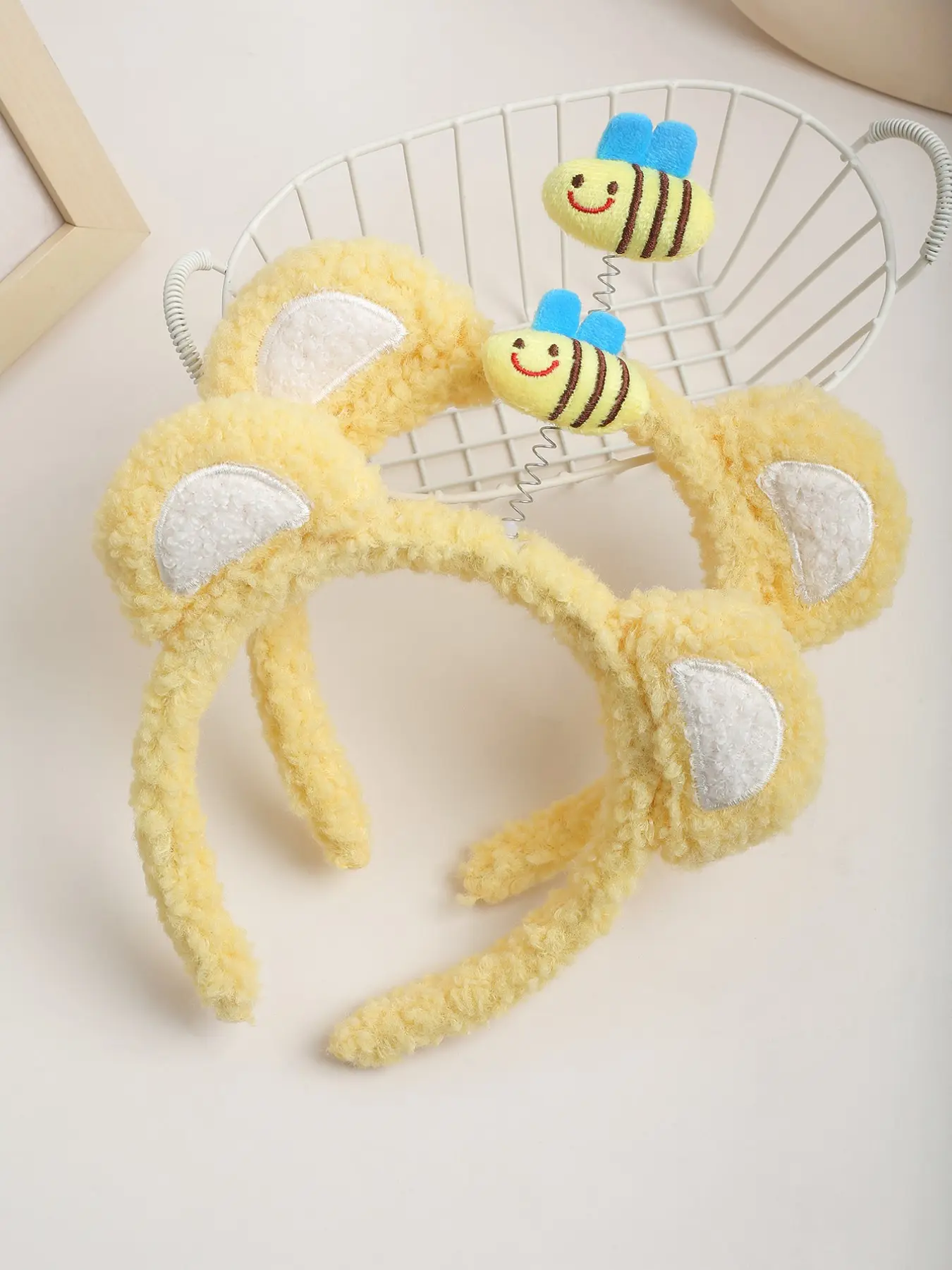 Cute Plush Bee Hairbands, 2pcs Autumn Winter Headbands, Soft Headband, Sweet Versatile Design for Daily Use, Perfect for Makeup & Face Washing, Hair Accessories