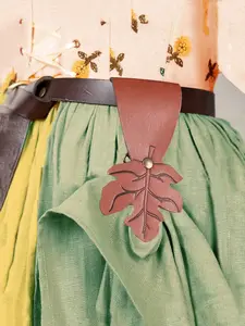 Medieval Retro Skirt Clip, Medieval Viking Potion Bottles Leather Belt Leaf Skirt Hikes, Outdoor Hiking Role Play Knight Accessory, Halloween Costume Prop, Boho Style Belt, Boho Style Buckle, Vintage Western Belt