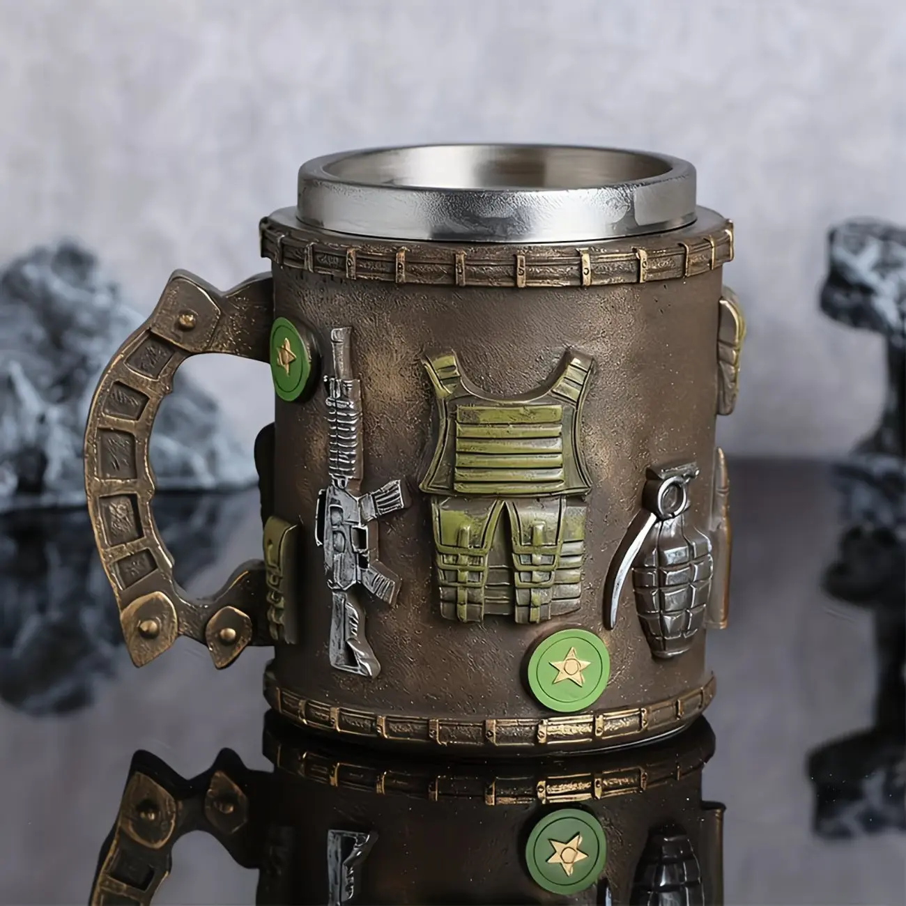 Retro military uniform design creative mug - A washable and reusable drinking cup with exquisite craftsmanship, specially designed for military enthusiasts, making it an ideal gift for military birthday parties.