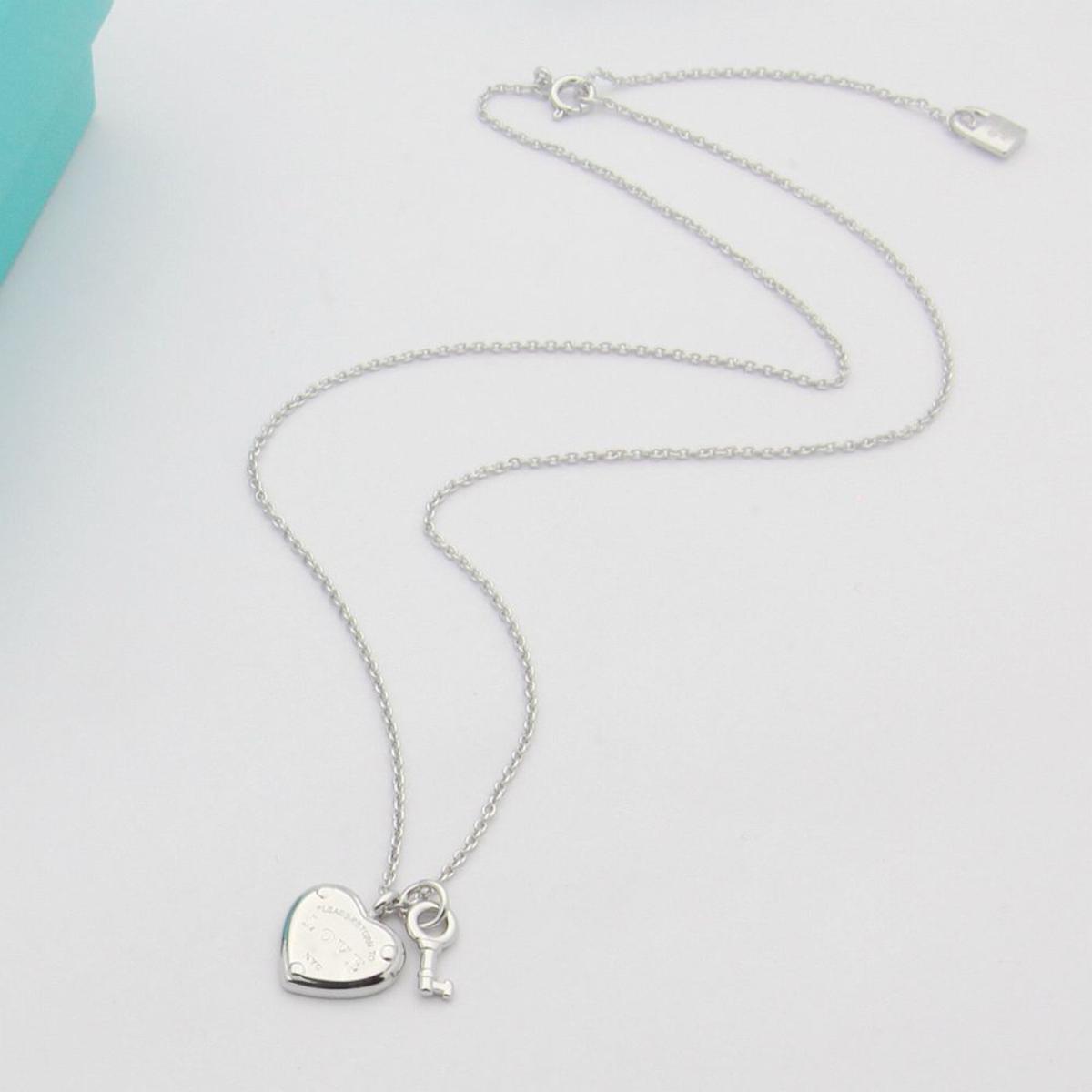 Timeless Heart and Key Pendant Necklace, Elegant Collarbone Chain for Daily Wear & Office Style