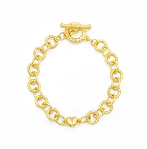 Aprilery Chunky Heart Bracelet for Women, Bold Chain Link Bracelet with Polished Heart Center, Eye Catching Statement Jewelry for Street Style, Daily Outfit, Social Media Looks, Valentine’s Day Gift