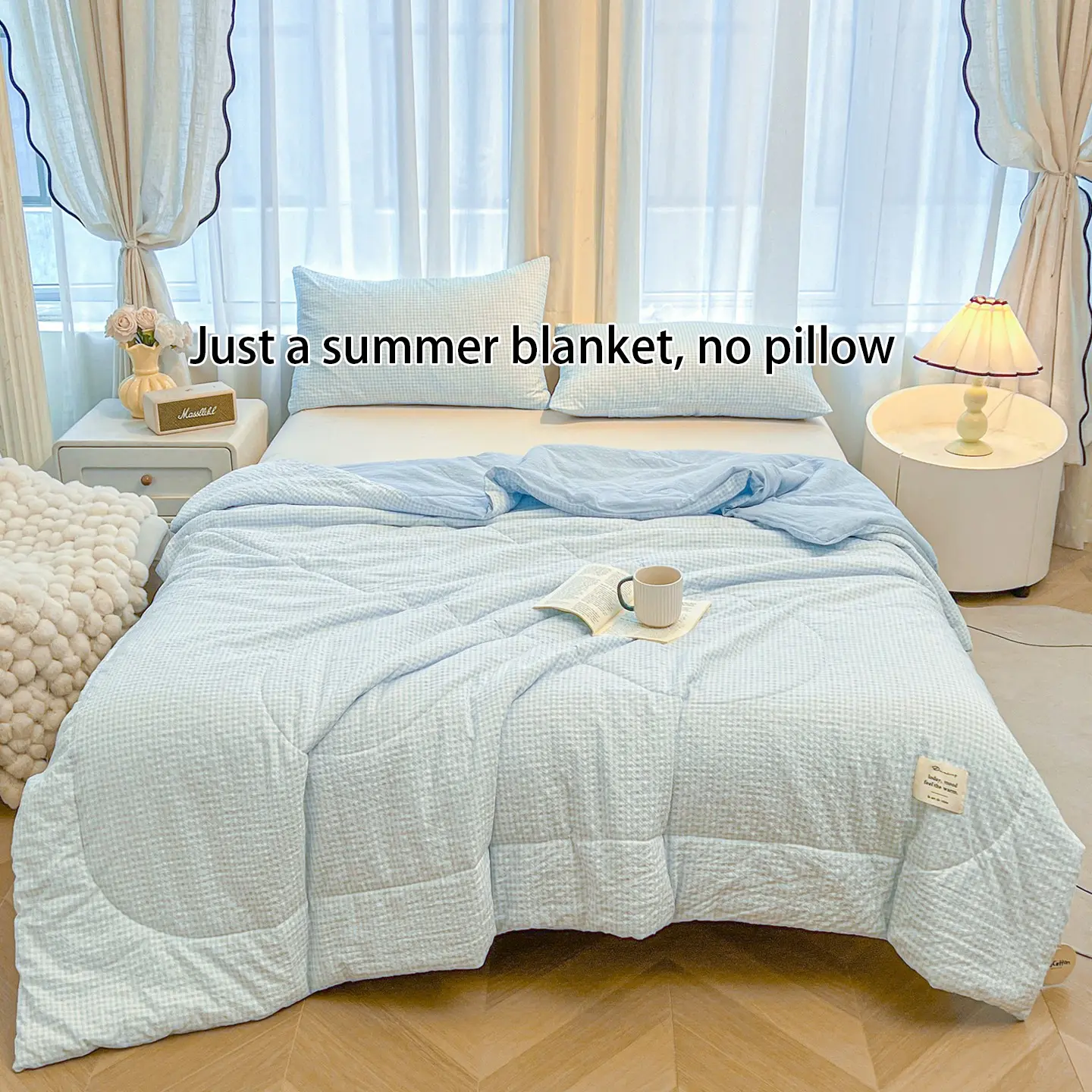Blue and white checkered summer quilt with a puffy texture—a soft, skin-friendly, and lightweight air-conditioning quilt, Lightweight Quilts, Lightweight Bedding, perfect for summer use in bedrooms, offices, living rooms