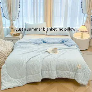 Blue and white checkered summer quilt with a puffy texture—a soft, skin-friendly, and lightweight air-conditioning quilt, Lightweight Quilts, Lightweight Bedding, perfect for summer use in bedrooms, offices, living rooms
