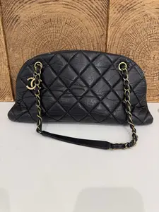 Pre-owned CHANEL Mademoiselle Black Aged Quilted Leather Shoulder Bag with Gold Tone Chain Strap