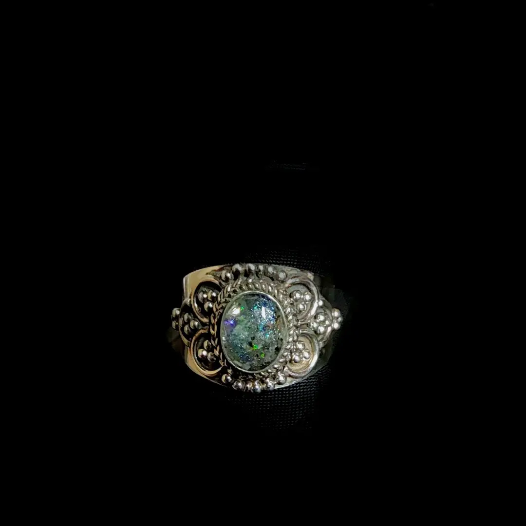 Round stone cremains ring