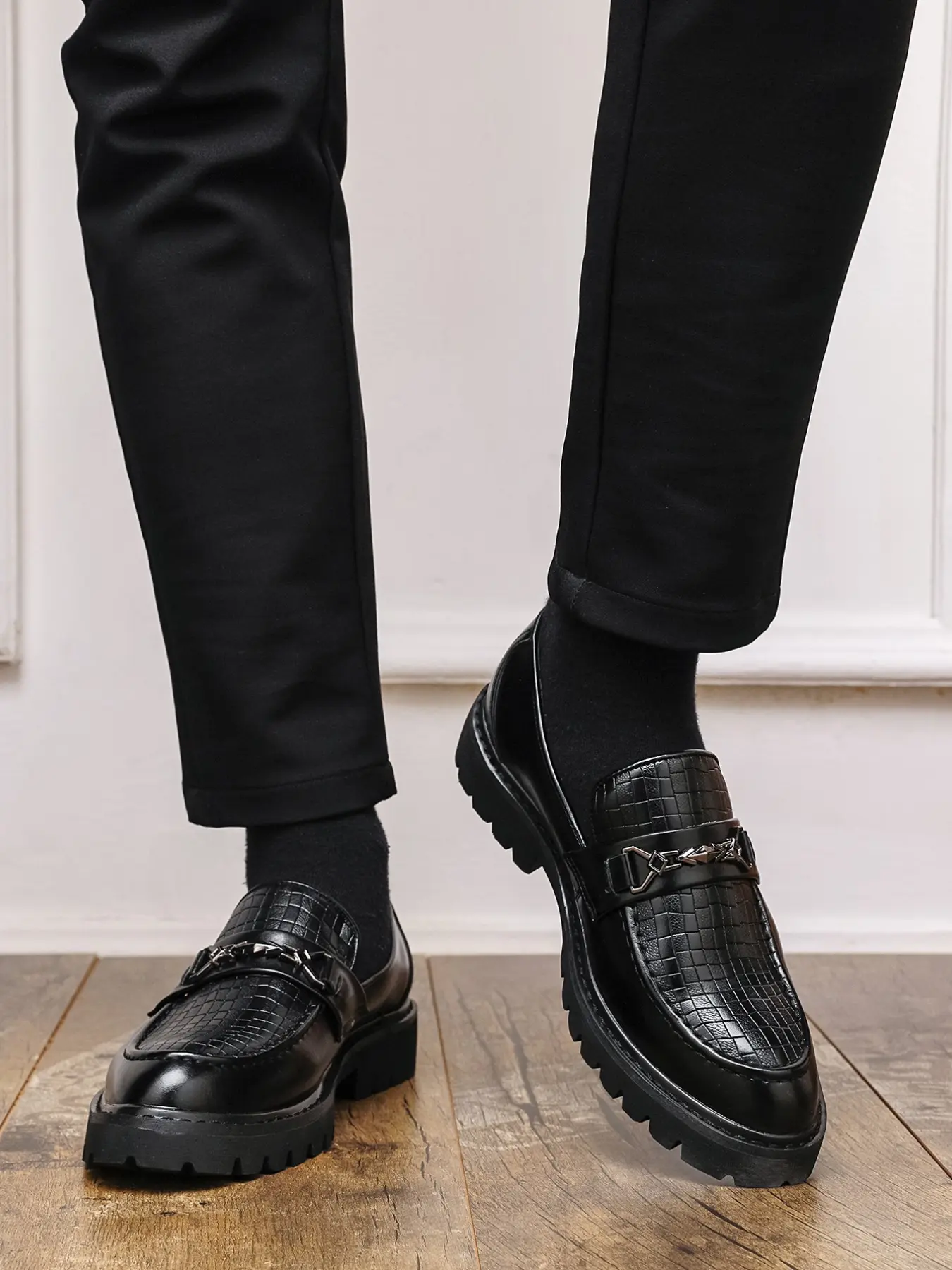 Men's Glossy Crocodile Pattern Loafers, Matte Thick Sole Slip-On Shoes, All-Season Formal Shoes, PU Leather, Rubber Sole, Office, Footwear