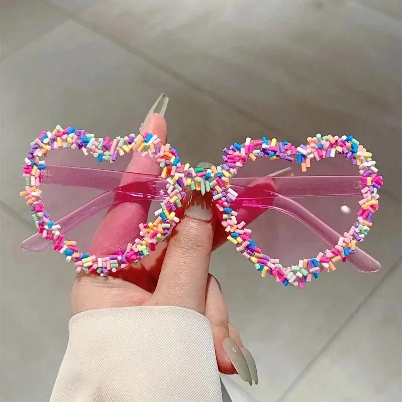 Women's Heart-Shaped Retro Vibe Sunglasses, Cute Candy Pink Punk Eyewear with Love Motif, Funky Unique Accessories for Party, Outdoor Festival Cosplay, Gifts For Women, Accessories For Women
