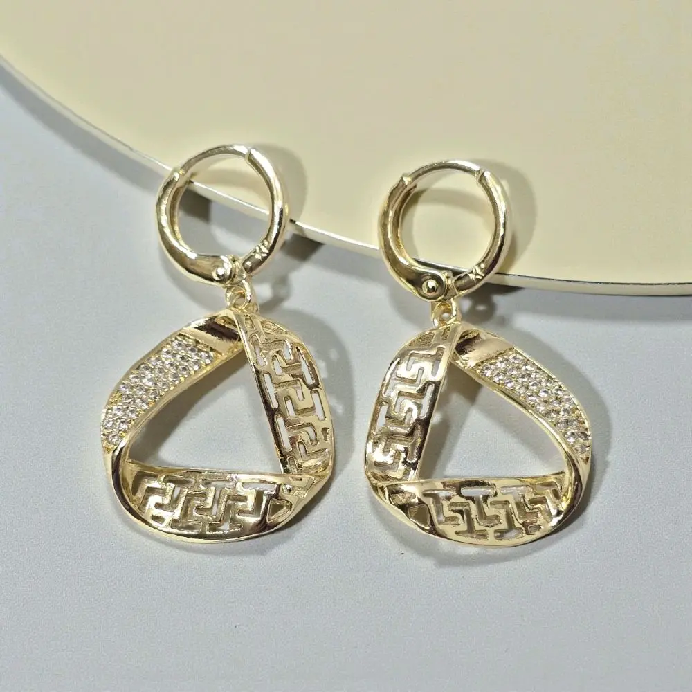 Aretes Colgantes FenFen. Elegantes .Gold-Plated