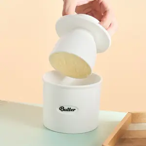 A ceramic butter jar with a lid, equipped with a butter cup, a household cheese storage container, a Western-style ceramic butter storage box, suitable as the best gift to give to relatives and friends.