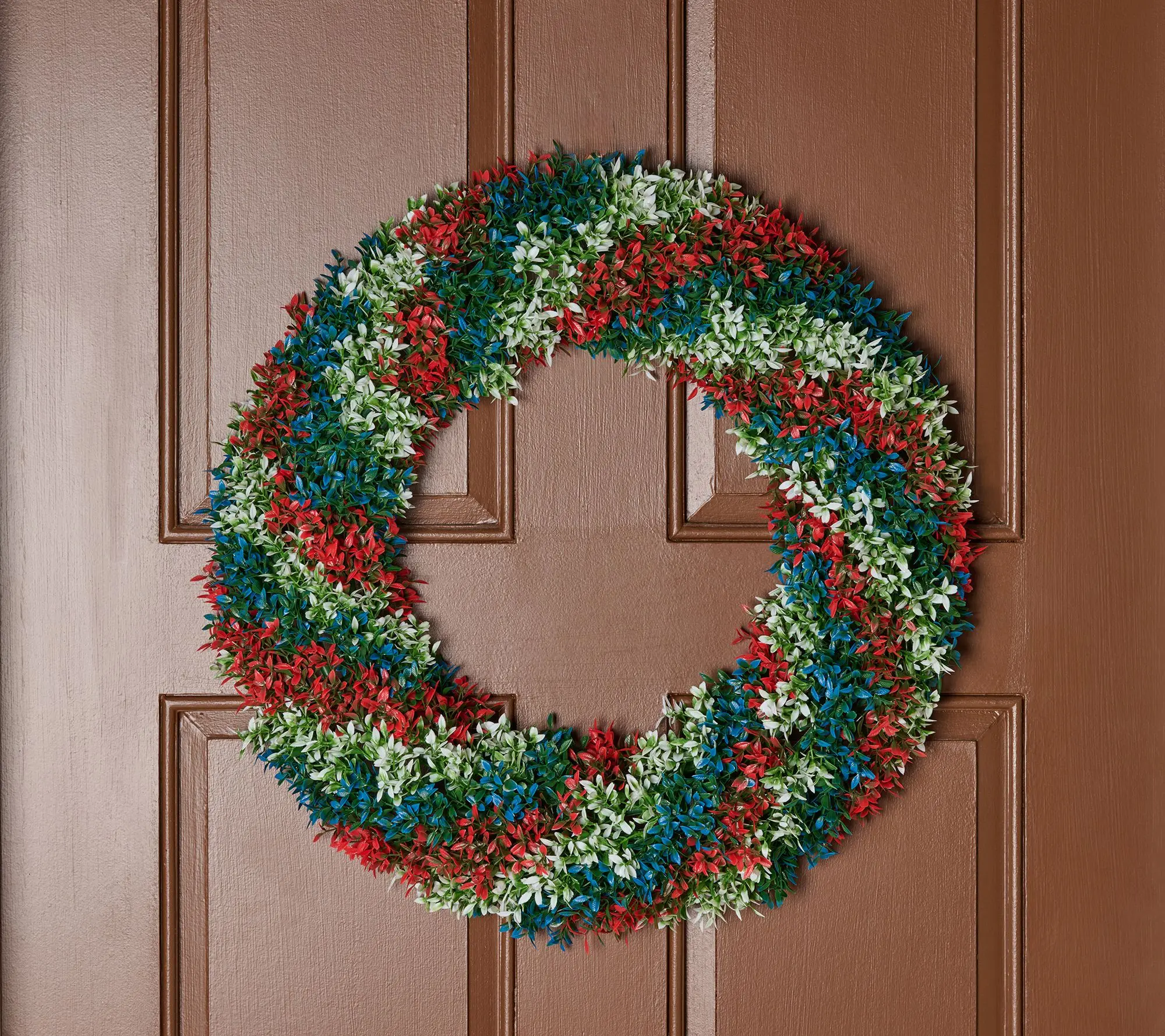 Wicker Park 24" Indoor/Outdoor Boxwood Wreath