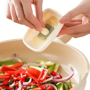 Manual Ginger Grater and Grinder, Stainless Steel Blade, Easy Clean Plastic Design Utensils, Kitchen Tool for Ginger Paste, Handheld Ginger Mincer, Cooking Gadgets, Kitchen Supplies