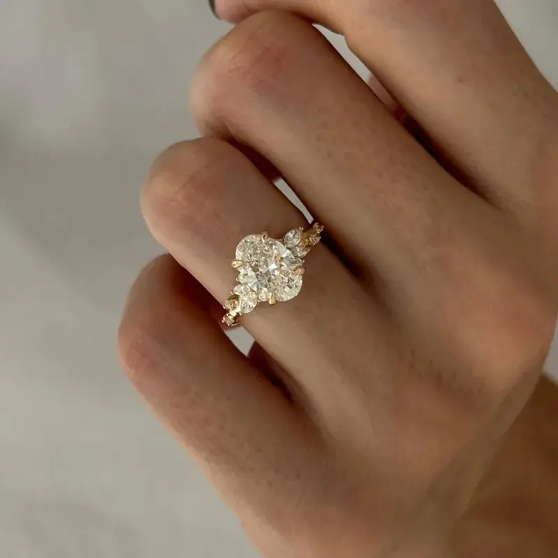 Women's Elegant Oval Cut Zircon Engagement Ring - Zinc Alloy Bridal Statement Ring with Diamond-Like Glow, Wedding Accessory, Sizes 6-10, Elegant Engagement Ring