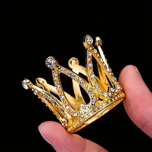 5pcs Golden Mini Crown Cake Toppers with rhinestone hearts – elegant cupcake decorations for weddings, birthdays, and princess parties. Ornaments