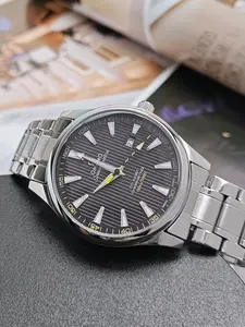 Owl seahorse series high-end business men's watch, round dial, hollow design, with calendar display, butterfly buckle stainless steel strap, fashionable accessory, suitable for wearing in various occasions of business and leisure, the best gift for him