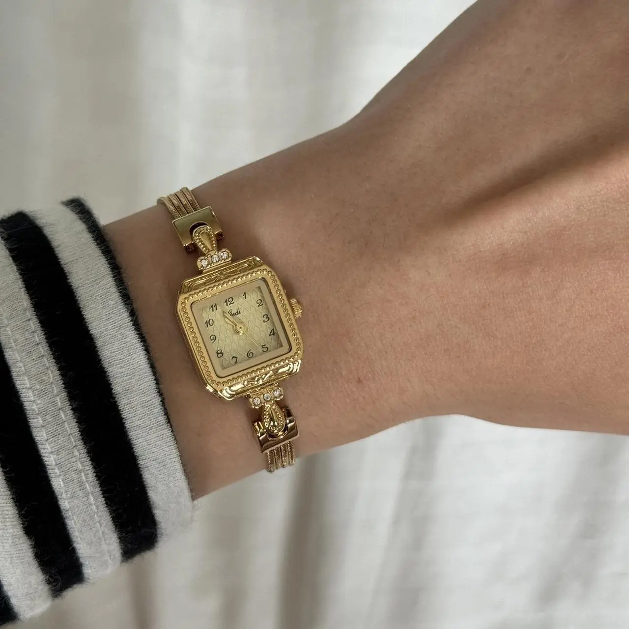 Mini Gold Vintage-Style Watch for Women, Square Analog Face with Adjustable Stainless Steel Metal Strap, Waterproof Quartz Movement, Watches For Women, Buckle, Durable, Gold Fashion Women's Watches
