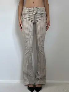 Women's Metal Buckle Waist Belt Striped Flare Pants, Low-Waist Slim Fit All-Season Streetwear, Versatile Knitted Long Pants, Casual Minimalist Trousers, Casual Fitted Trousers