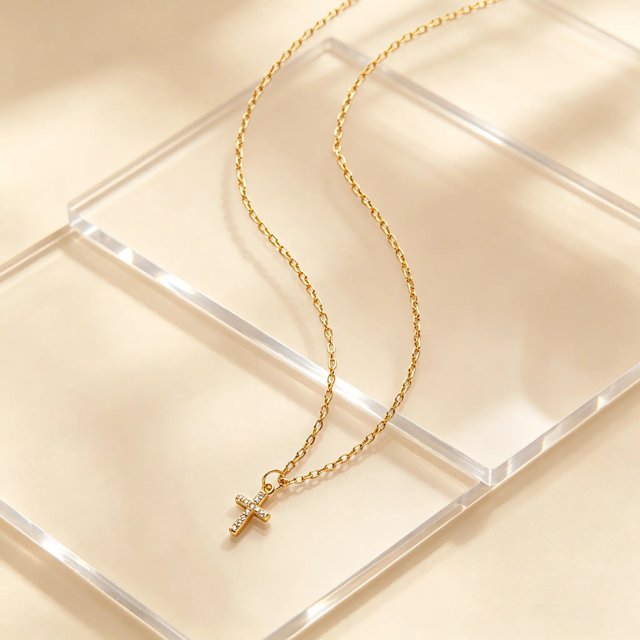 Women’s Cross Necklace – Gold-plated or Silver-plated – Delicate, petite cross pendant – Necklace – Simple, stylish and cute cross pendant – Sparkling chain – Gift basket filler – Christening – Religious faith – Jewellery – Gift for her Jesus Crucifix