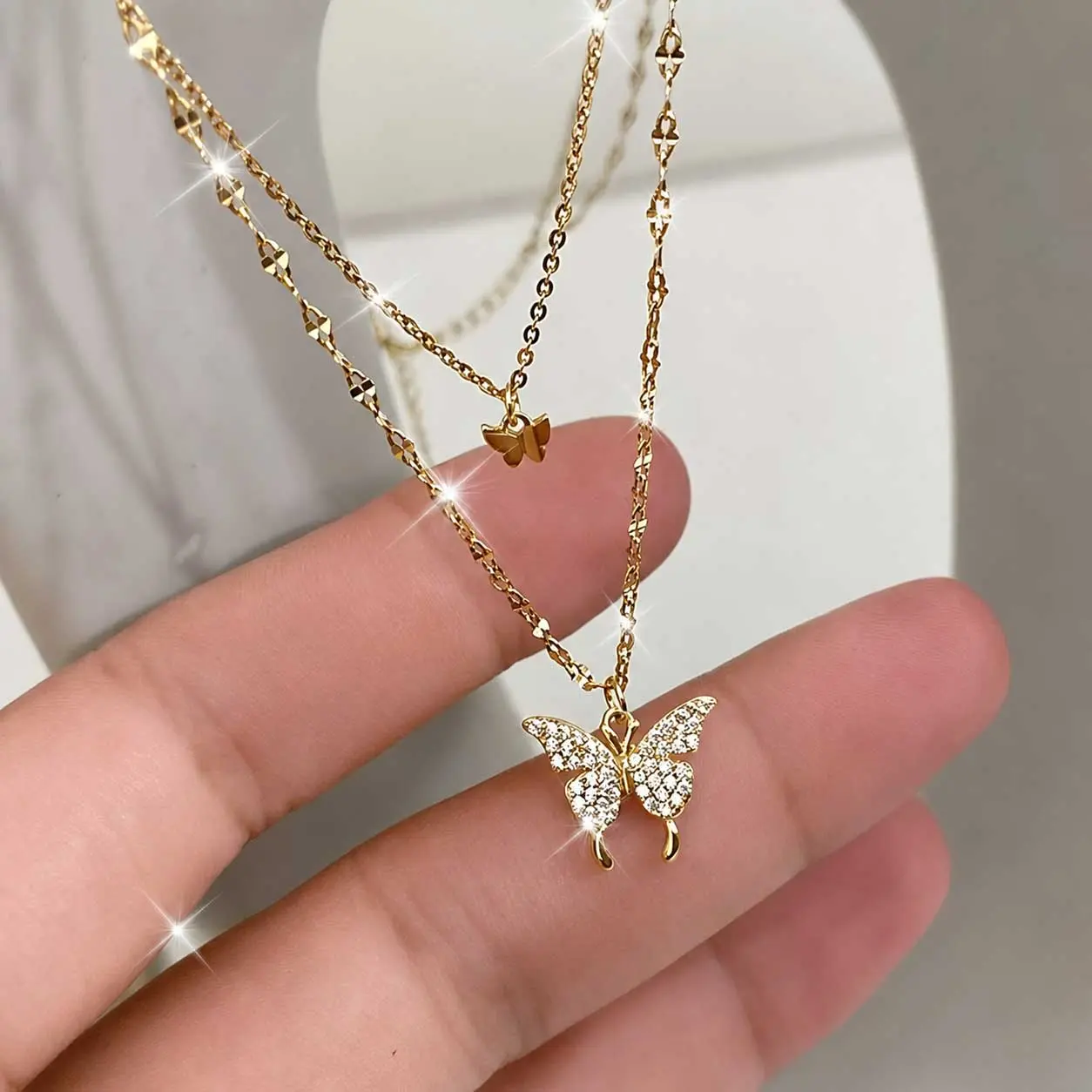 Rhinestone Butterfly Necklace for Women, Sparkly Silver Butterfly Pendant Necklace, Dainty Layering Clavicle Chain, Y2K Cute Necklace, Minimalist Fashion Jewelry for Women Girls, Birthday Gift, Party Everyday Accessories