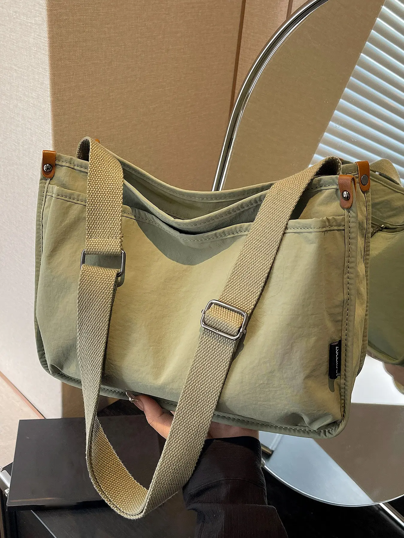 Casual and simple canvas tote bag, wide shoulder strap, large capacity, single shoulder messenger bag, retro and distressed design, fashionable and versatile, multi-color optional, suitable for students, Casual Crossbody Bag, Canvas Messenger Bags, etc.