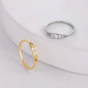 Titanium steel hollow sun crescent left and right guard ring ring personality exquisite stainless steel couple ring suitable for party gifts