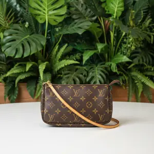 Pre-owned Louis Vuitton Canvas and leather Shoulder Bags Monogram Pochette
