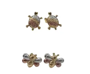 Paquete de 2 pares de aretes tricolor de oro laminado