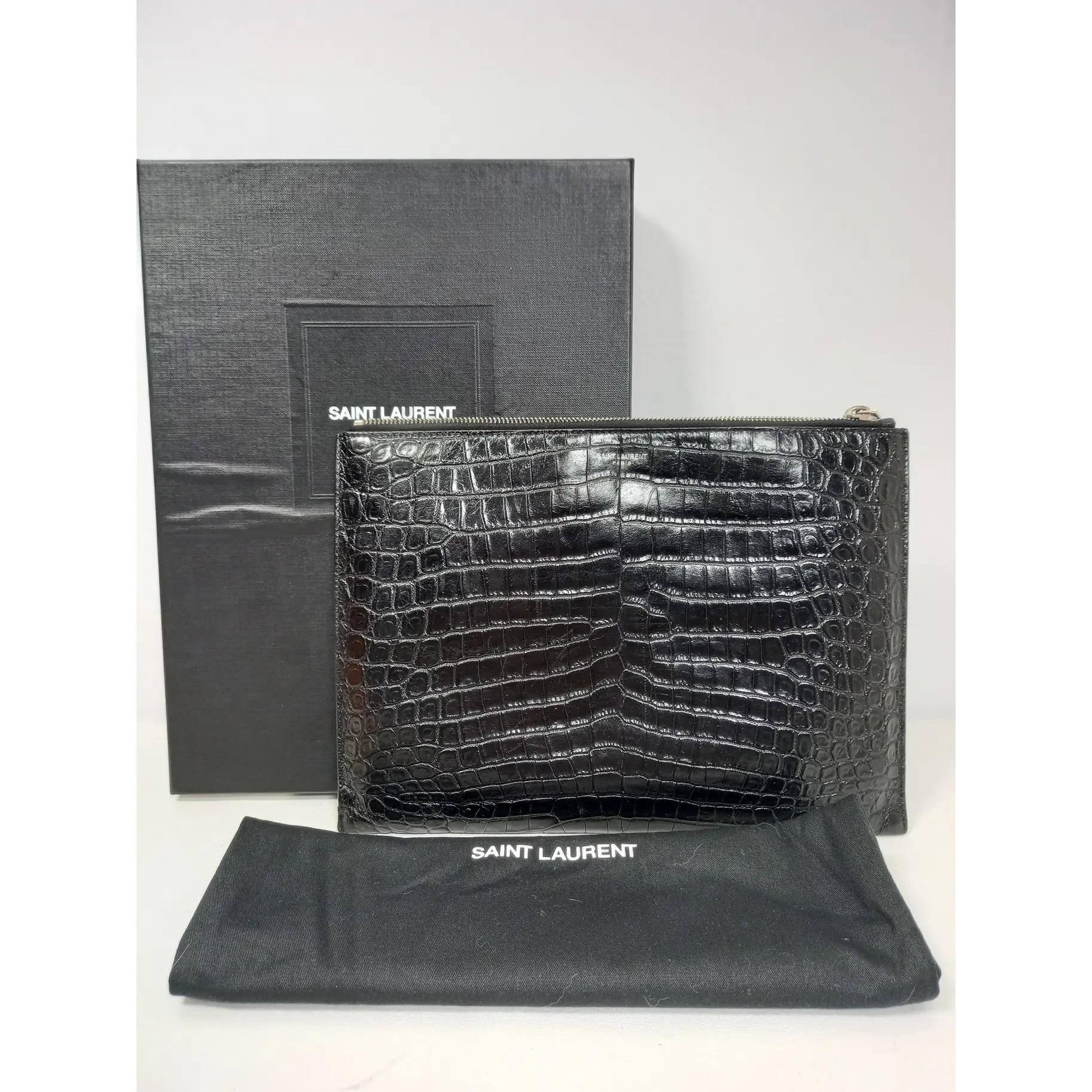 Pre-owned Leather Clutches and wristlets M0804P38 Saint Laurent Black Croc Embossed Flat Pouch Bag (JP)