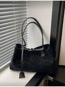 2026 New Leopard Print Belt Simple Fashionable Casual Classic Shoulder Bag Trendy Commuting Bag Suitable for Commuting with Oversized Retro Tote Bag