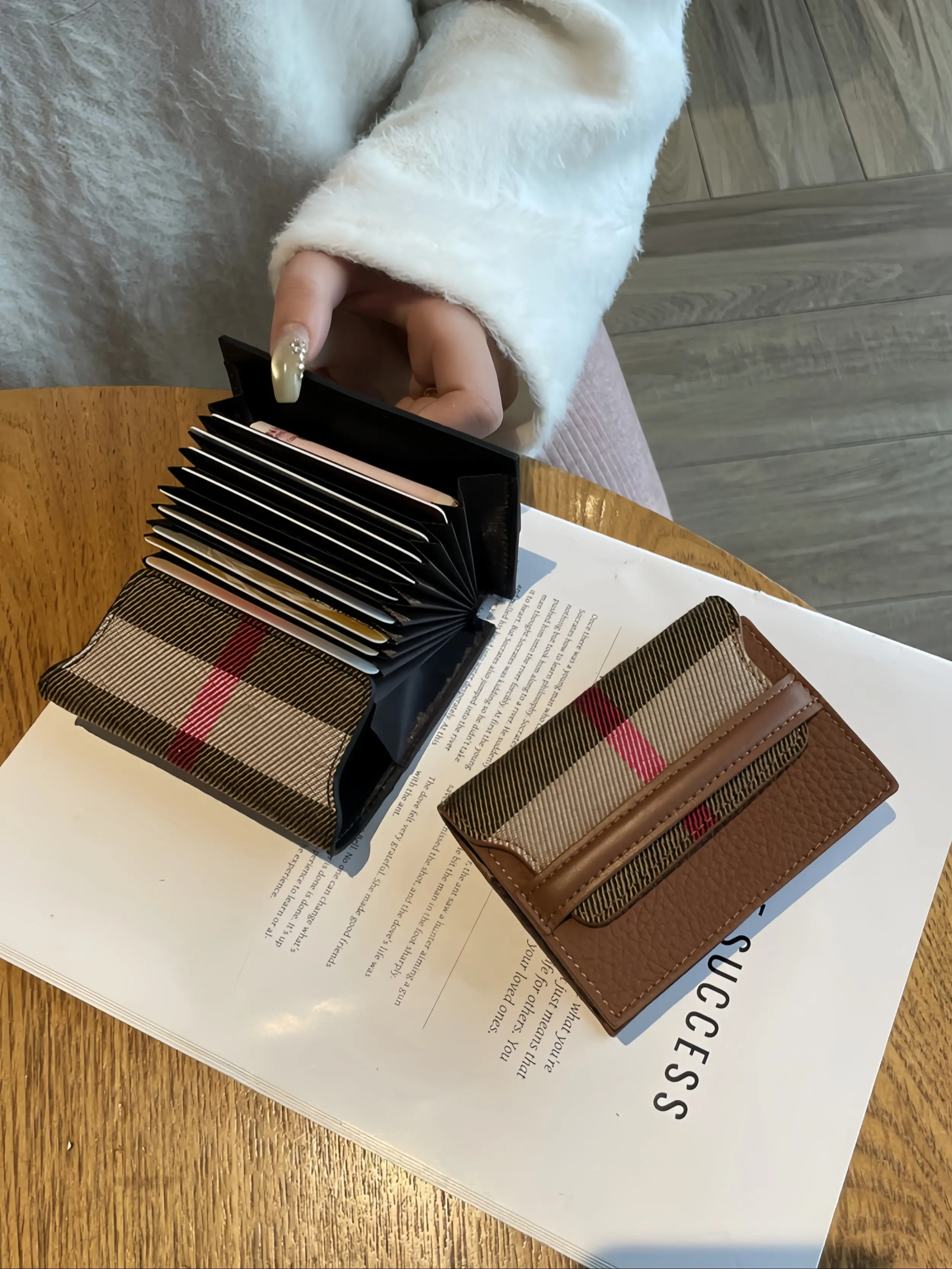 Classic Plaid Fashion Vintage Small Wallet, Women's Short Leather Credit Card Holder, Card Slots, Coin Storage Dual Use, Portable Simple Design, Multiple Colors Available, Vintage Style Wallet