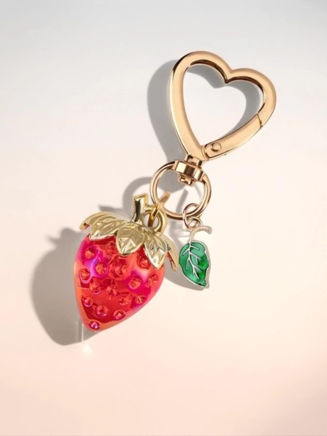 Cute Strawberry Design Keychain, Fashionable Novelty Keychain for Women & Girls, Trendy All-match & Exquisite Keychain for Birthday Gift, Cute Charms Keychain, Stylish Keychain, Fashionable Alloy Keychain, Aesthetic Keychain, Cute Keychain Accessory