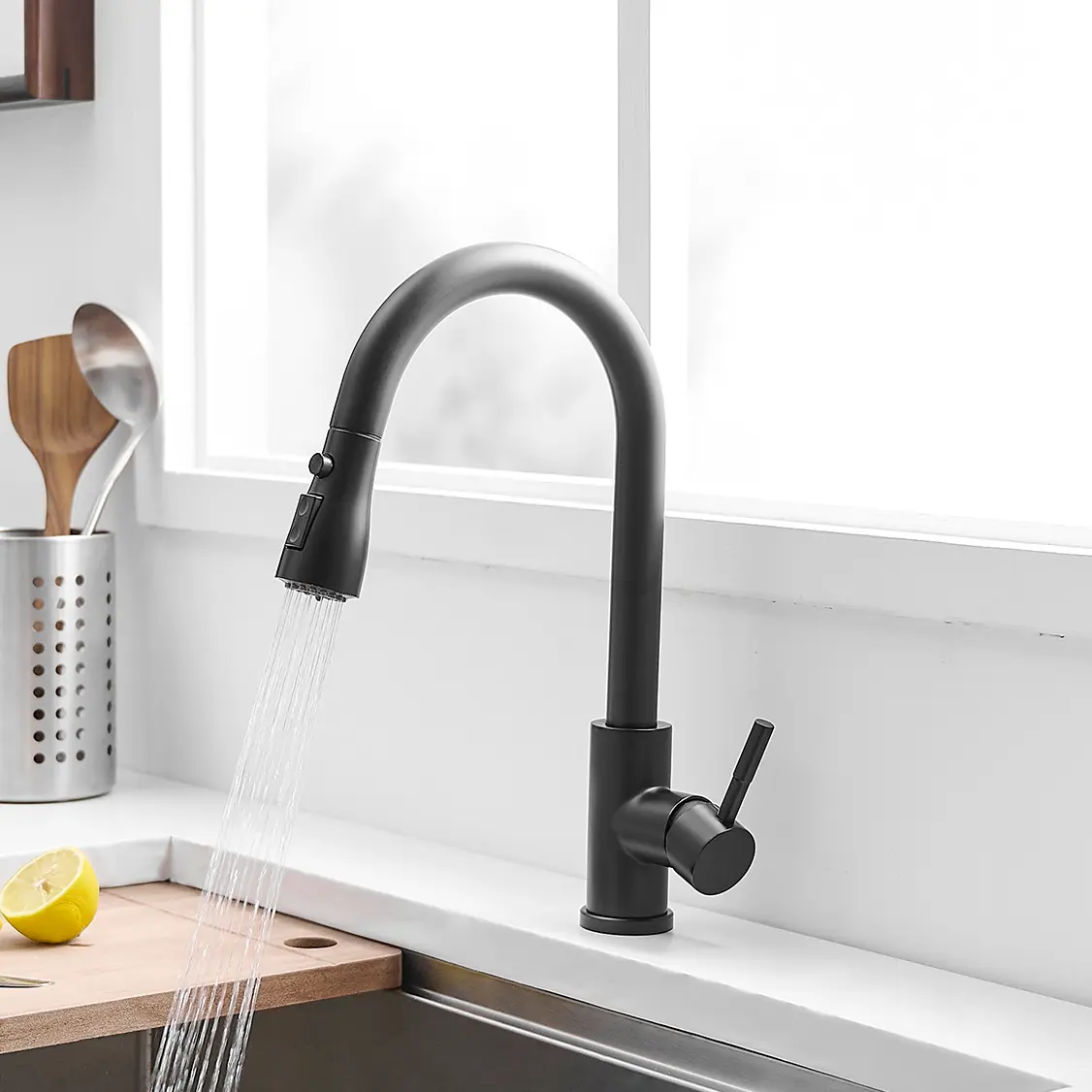 Matte Black Stainless Steel Kitchen Faucet with Pull Out Sprayer, Single Handle Commercial Kitchen Sink Faucet, 360° Swivel Bar Prep Faucet with Retractable Spray Head