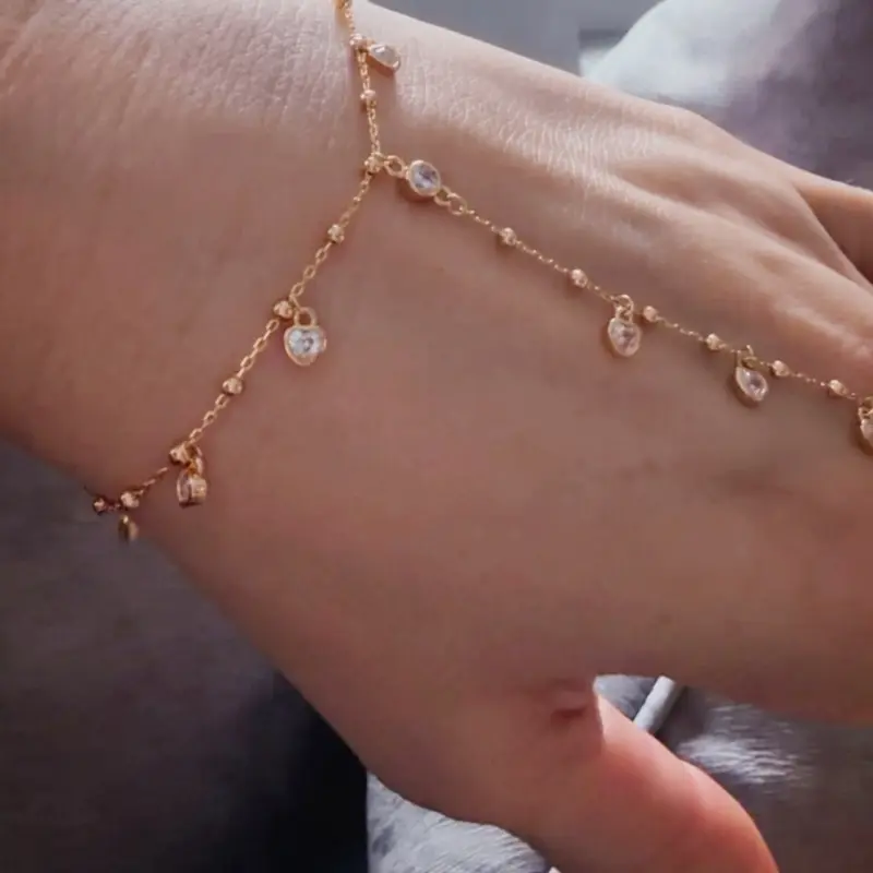 Gardenia’s hand chain