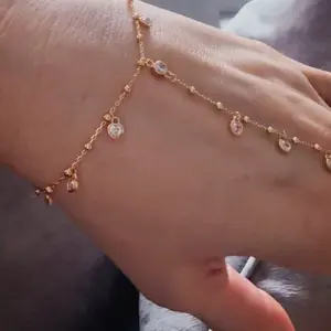 Gardenia’s hand chain