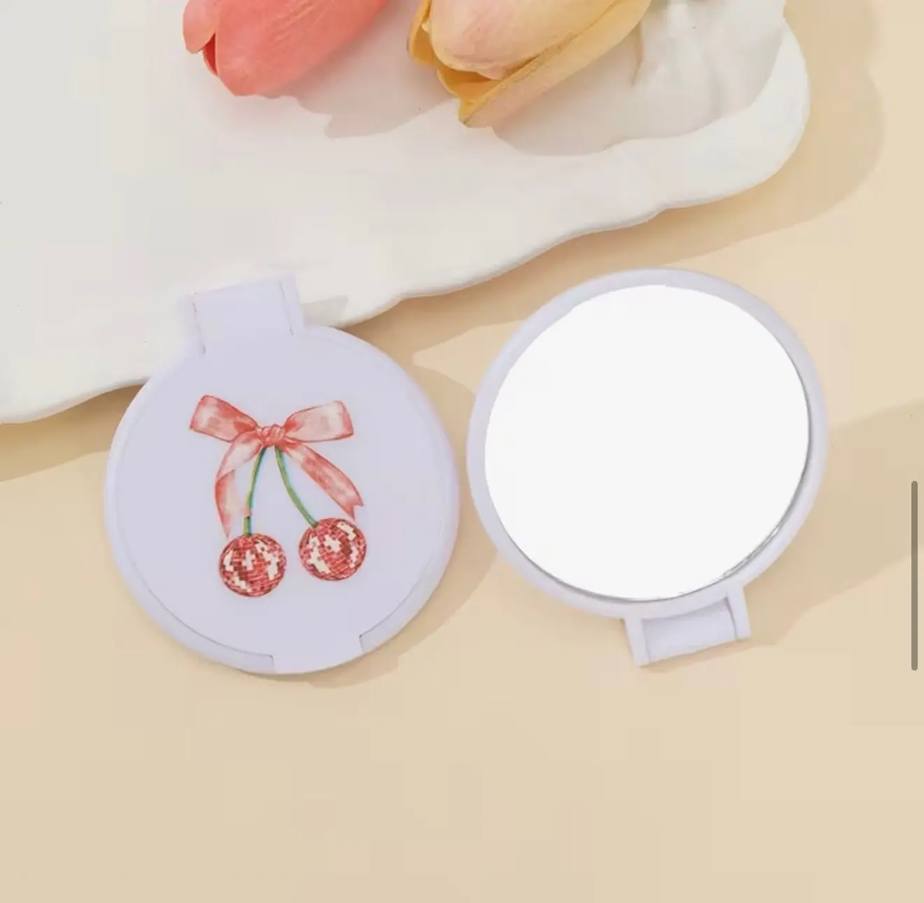 1-Piece Cute Aesthetic Handheld Mirror, Portable Makeup Mirror for On-the-Go Touch-Up