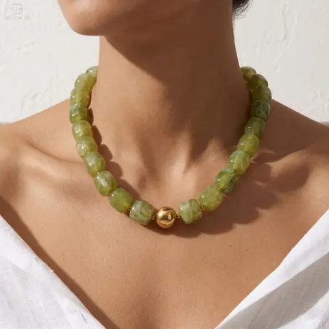 Women's Boho Casual Chunky Beaded Choker - Handmade Large Square Acrylic Statement Collar, Adjustable Exquisite Jewelry Gift for Beach Birthday, Necklaces for Women