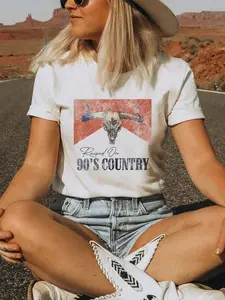 Women's Vintage 90's Country Graphic T-Shirt - "Born to Roam" Bull Skull & Desert Print, Loose Fit Round Neck Short Sleeve, Breathable Casual Top for Spring Summer Fall, Retro T Shirt, Summer Fashion, Relaxed Fit Shirt