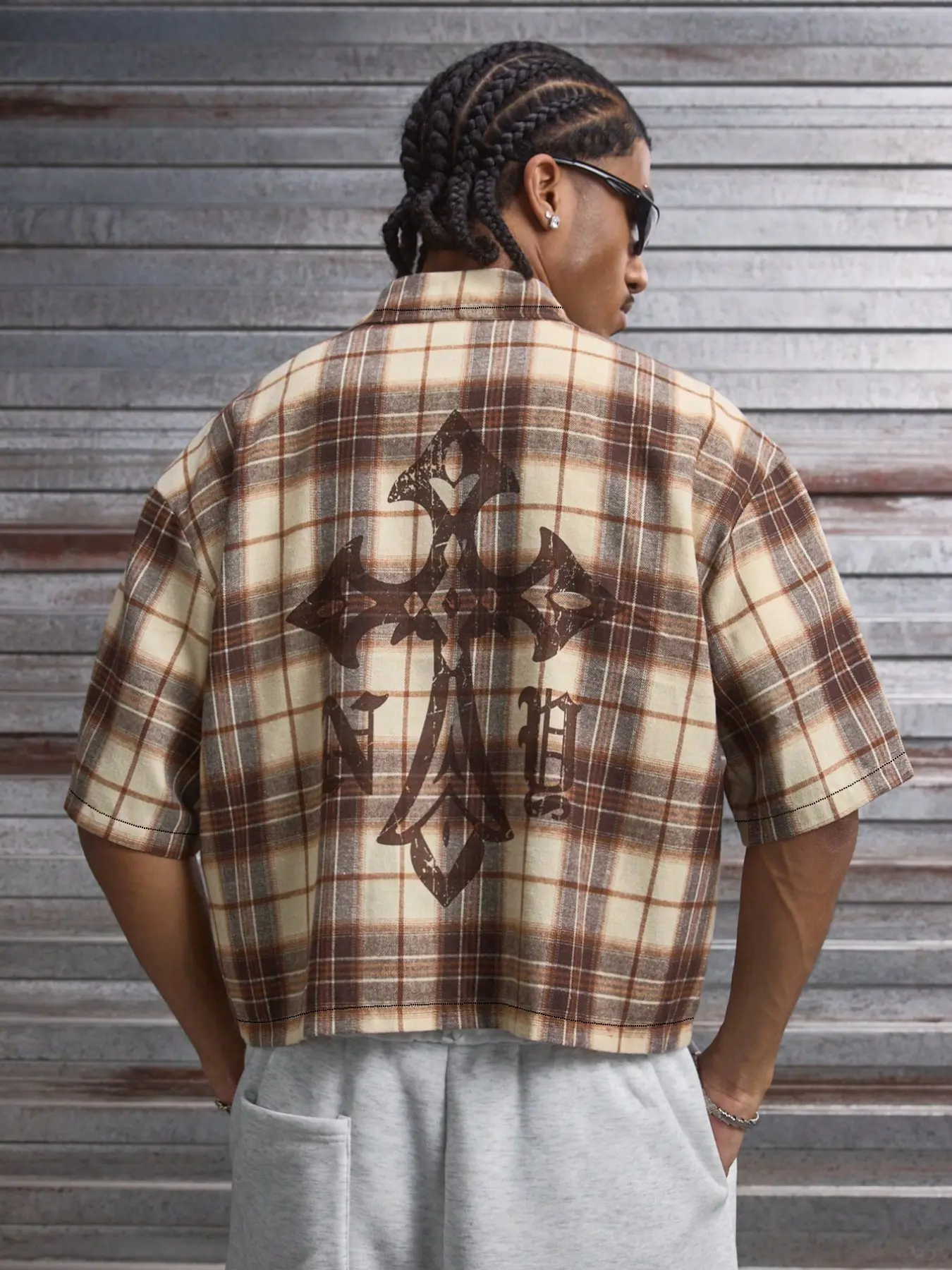 Vintage Wash Cross Graphic Print Cropped Flannel Shirt, Neutral Tone Brown Plaid Short Sleeve Button Up, Streetwear Oversized Crop Top Shirt for Fall, Skate & Hip Hop Casual Outfits, Casual Stylish Clothing