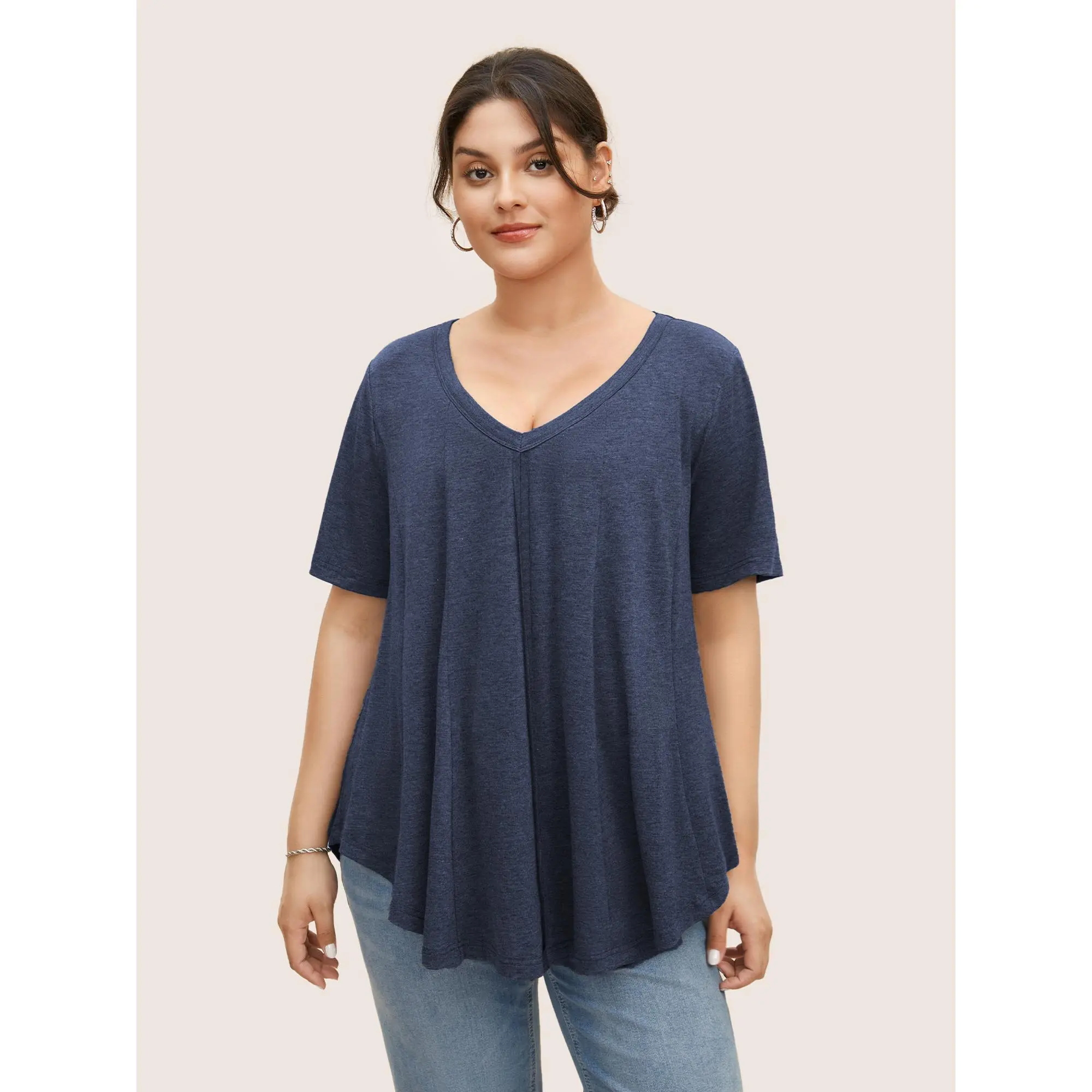 BloomChic Women's Plus Size Basic T-Shirt, Casual Solid Shortsleeve with a Curved Hem and Low Iron Stretch Fabric, Plus Size Tops, Do Not Tumble Dry