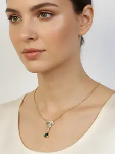 A light luxury fan shaped emerald pendant gold necklace, set with diamond fan-shaped pendant and water droplet shaped emerald pendant, exquisite and elegant, suitable for various scenarios such as daily commuting, dating, and light business.