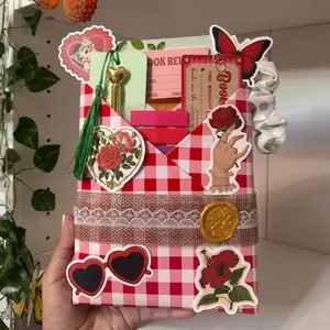 Picnic blind date with a book