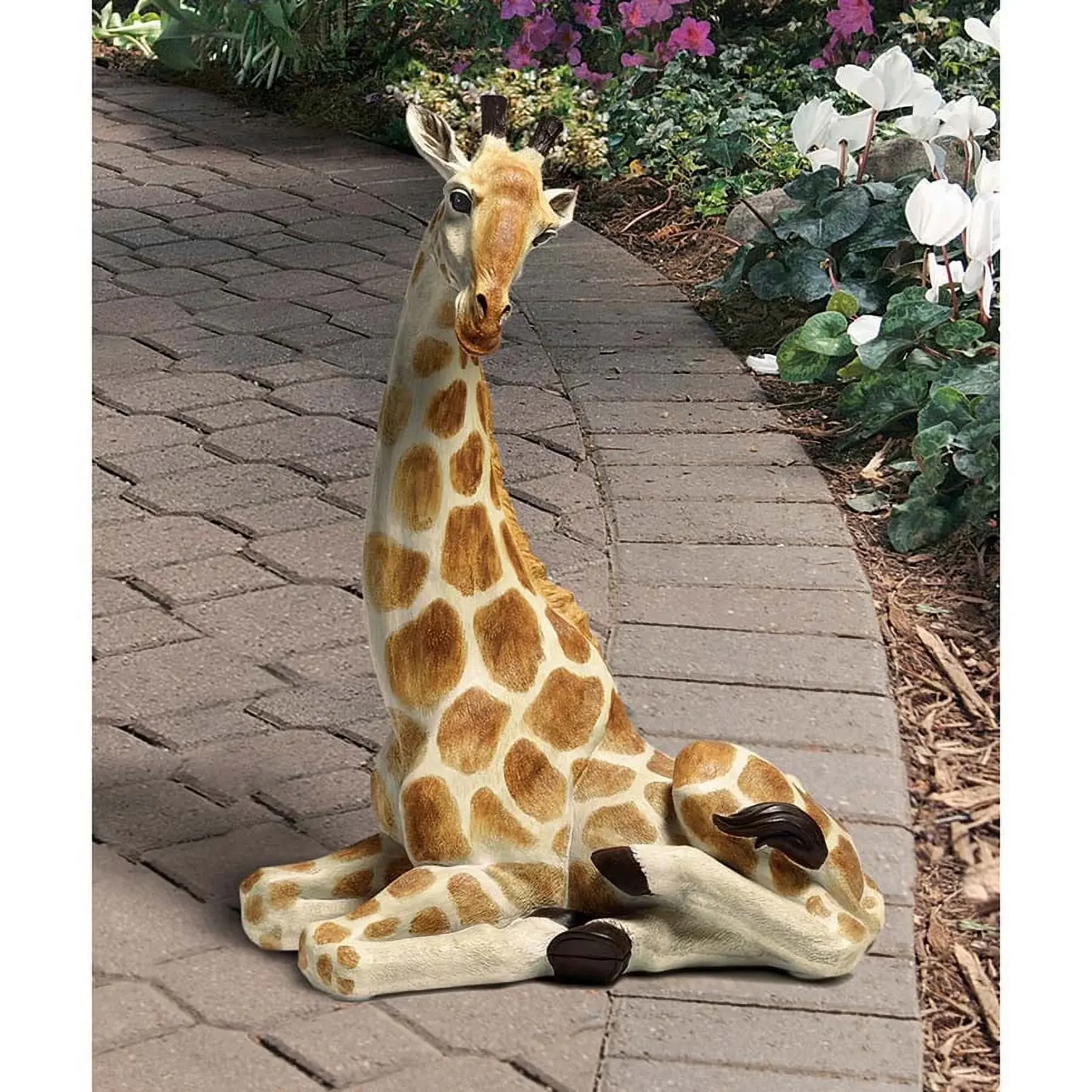 Design Toscano Zari the Resting Giraffe Statue Design Toscano