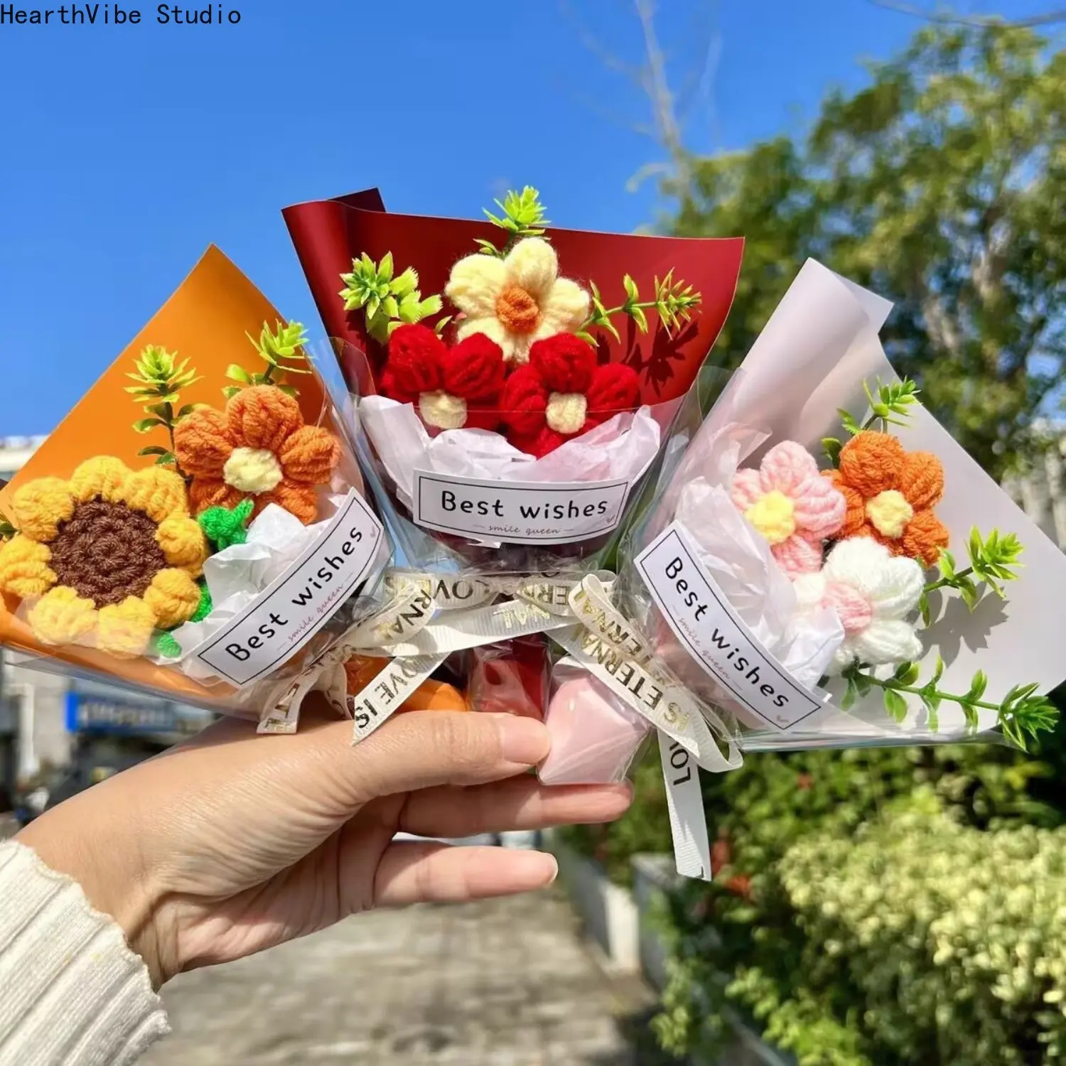 Handmade Crocheted Compact Flower Bouquet, Decorative Eternal Artificial Flowers for Home & Outdoor Camping Decor, Unique Mother's Day Gift for Camping Enthusiasts