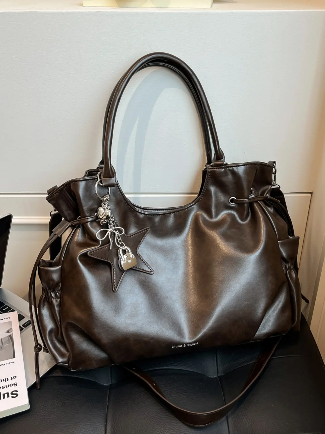 1pc Women's tote bag, Elegant commuter bag, solid color, casual shoulder bag, everyday shoulder bag, crossbody bag, zipper closure, free pendant, versatile, suitable for white-collar workers, commuting, shopping, dating, Pu Tote Satchel, Cross Body Bags