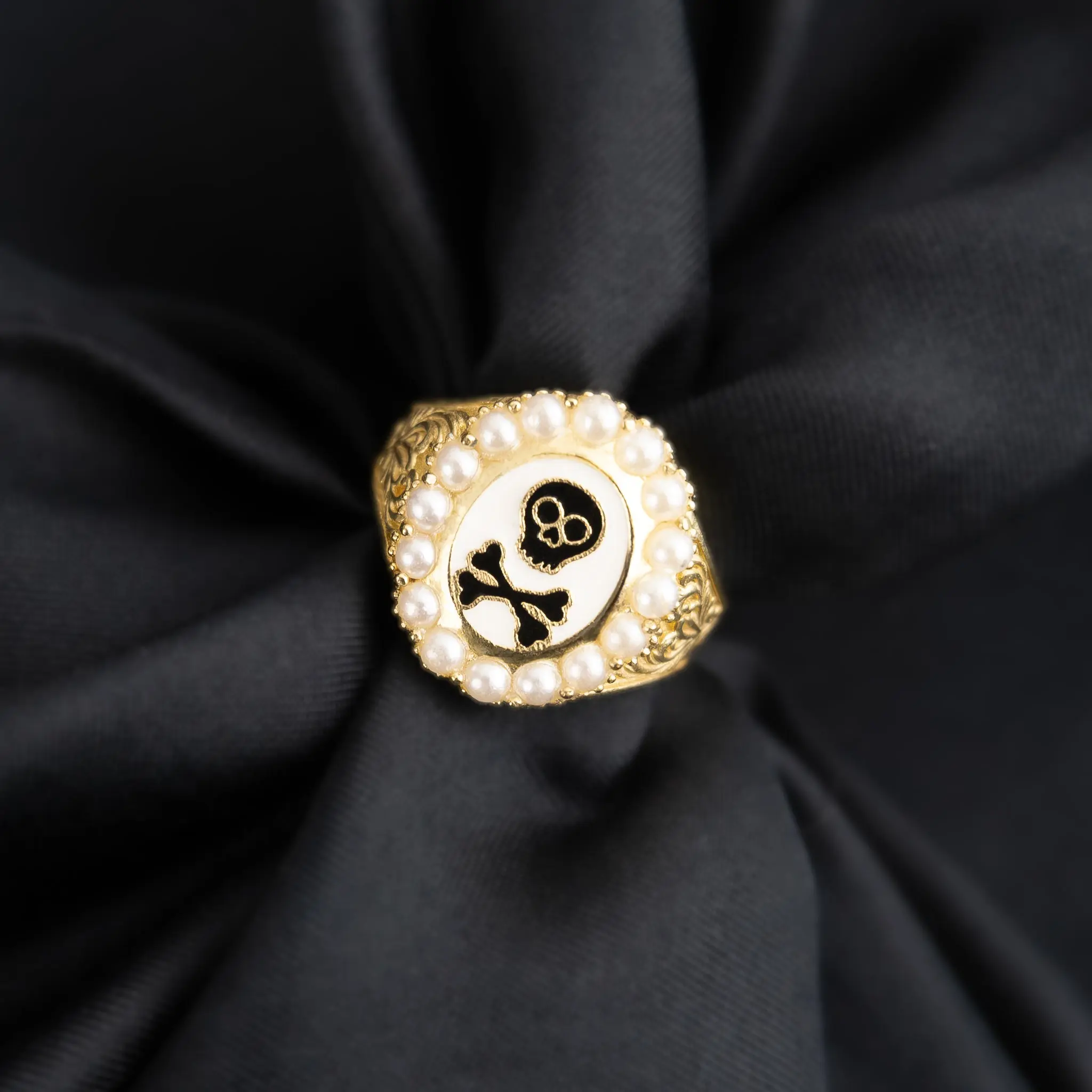 Mourning Memento Ring (haunting enamel) - gold