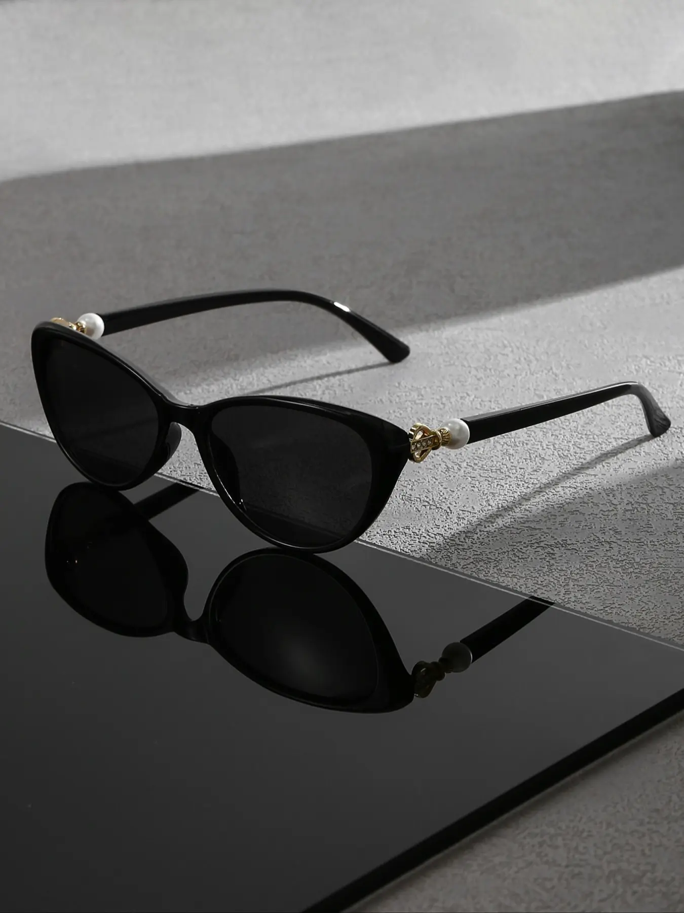 Elegant Cat Eye Sunglasses for Women, Uv400 Protection, Durable PC Frame, Casual Style, Pearl Accents, All Seasons Wear