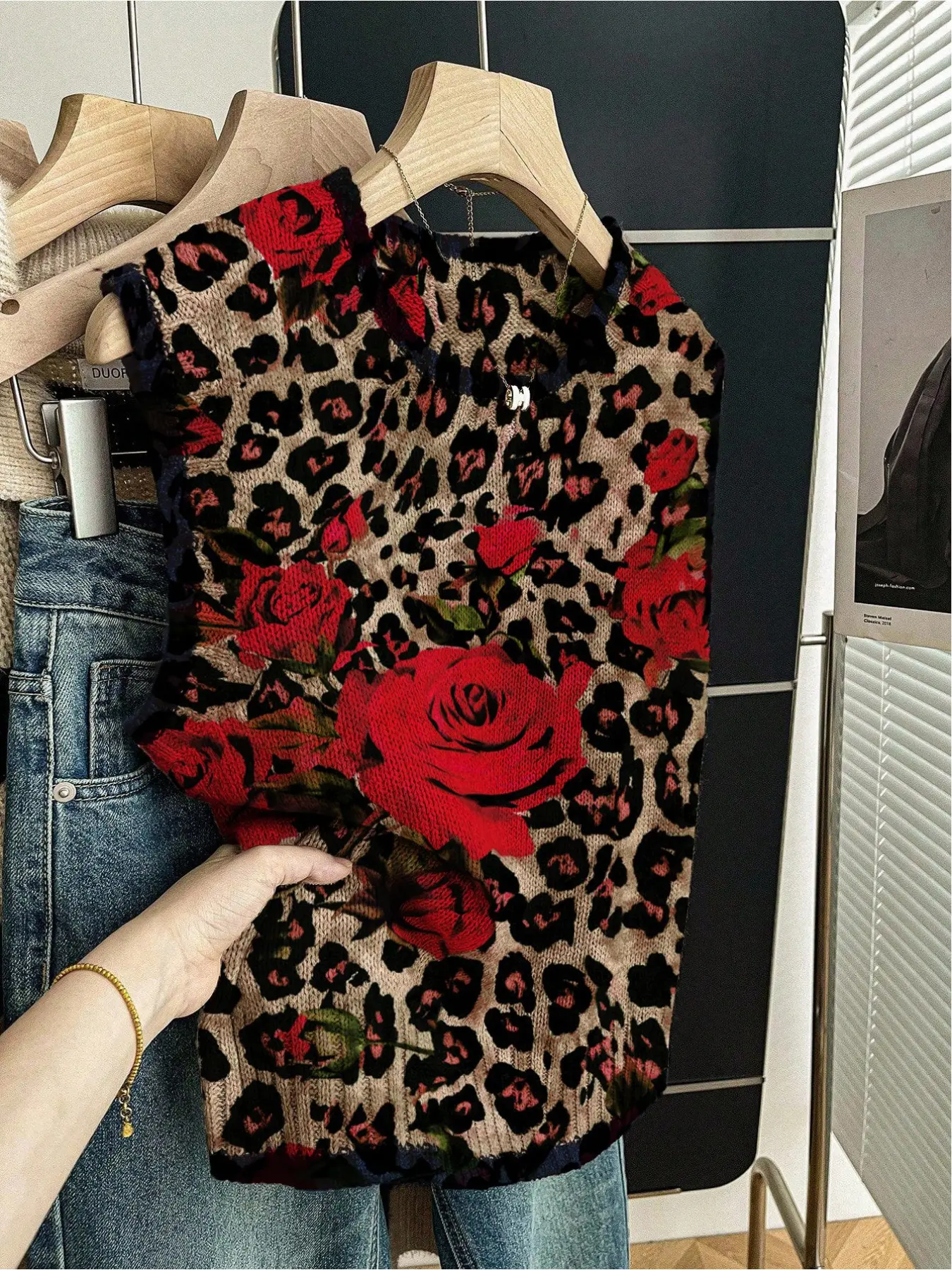 Spring and summer back-to-school casual style loose crew neck sleeveless knitted top with contrast dark blue trim and leopard print rose Floral pattern for women, suitable for daily outings, can be worn with a vest or alone, Sleeveless Tops