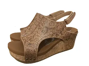 SALE!! Women's Very G Tooled 'Liberty' Wedge Sandals