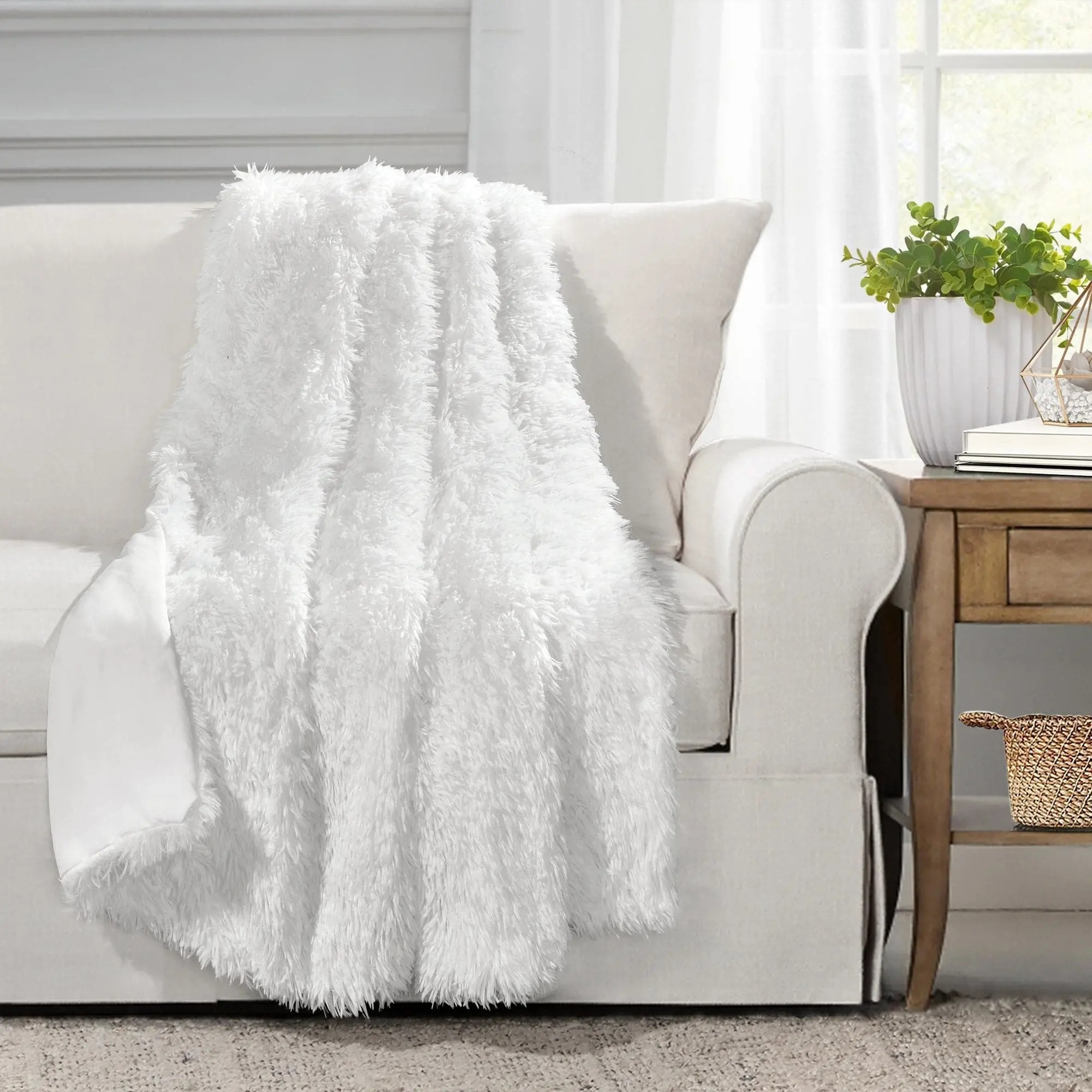 Lush Decor Emma Heavy Plush Polyester Faux Fur Throw - 60x50 in, Soft Design for Cuddling, Ideal for Home Aesthetic Room Decor