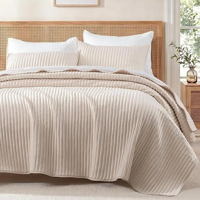 Exclusivo Mezcla Modern Vertical Stripe Microfiber Stitched Quilt Bedding Set - Lightweight, Soft, Skin-Friendly, All-Season Breathable, King Size Option Available, Decorative for Bedroom Napping & Working, Multiple Colors & Sizes