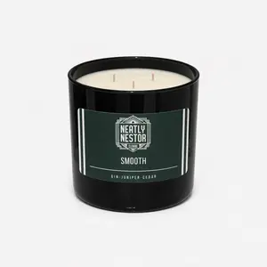 Neatly Nestor Smooth Candle – Classic Woods
